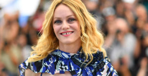 vanessa-paradis-dents-du-bonheur
