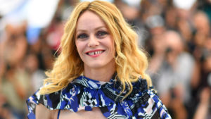 vanessa-paradis-dents-du-bonheur